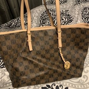Authentic Michael kors tote.